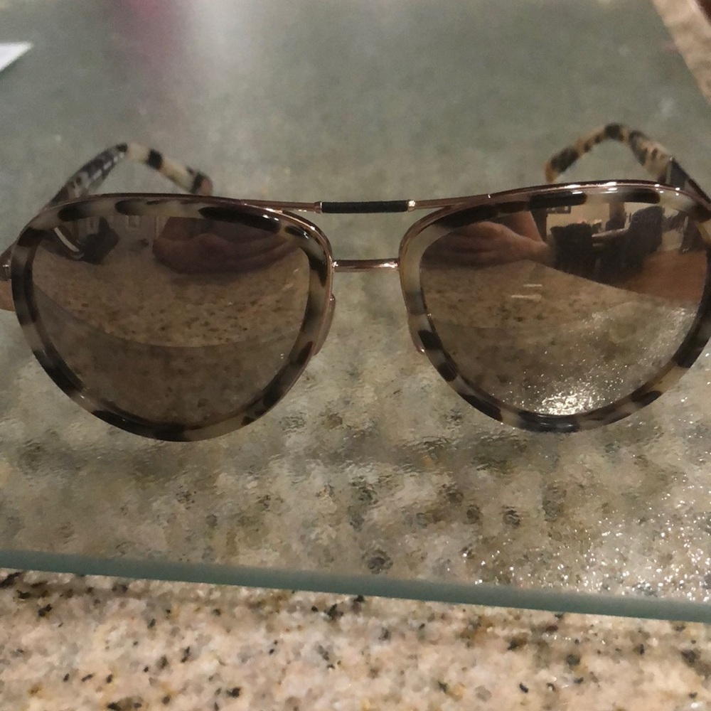 Mila Henri Bendel